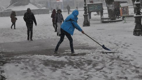 PRIJAVE NEODGOVORNIM GRAĐANIMA: U Kraljevu inspekcija kontroliše čišćenje snega PRIJAVE NEODGOVORNIM GRAĐANIMA: U Kraljevu inspekcija kontroliše čišćenje snega