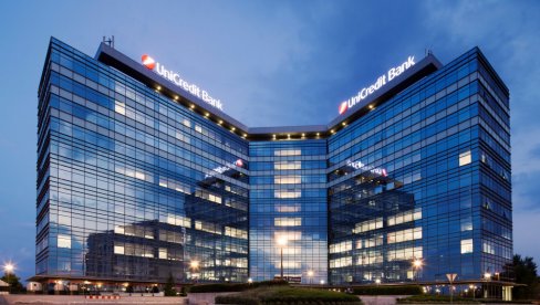 PREKO MILION EVRA ZA PODRŠKU OBRAZOVANJU: UniCredit osnažuje za budućnost PREKO MILION EVRA ZA PODRŠKU OBRAZOVANJU: UniCredit osnažuje za budućnost