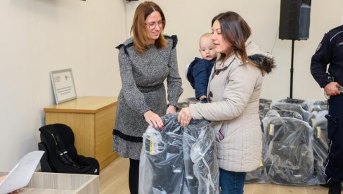 BEBAMA ZA BEZBDENIJU VOŽNJU: Nabavljena auto sedišta za decu iz Žitišta BEBAMA ZA BEZBDENIJU VOŽNJU: Nabavljena auto sedišta za decu iz Žitišta