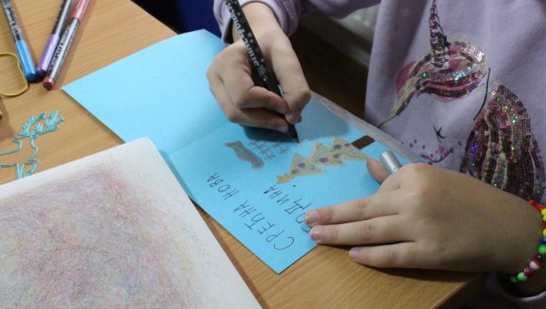 МАЛИШАНИ ПРАВИЛИ ЧЕСТИТКЕ: Новогодишње радионице за најмлађе Краљевчане МАЛИШАНИ ПРАВИЛИ ЧЕСТИТКЕ: Новогодишње радионице за најмлађе Краљевчане