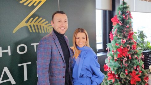 SAMO NEK JE ZDRAVLJA: Jelena Kostov i Bane Mojićević o željama za novu 2025. godinu (FOTO) SAMO NEK JE ZDRAVLJA: Jelena Kostov i Bane Mojićević o željama za novu 2025. godinu (FOTO)