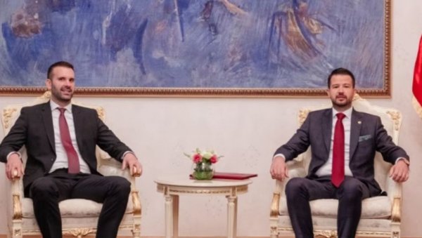 У ИГРИ СА ЈАКОВОМ - РЕМИ: После бурног реаговања јавности на Милатовићеву руку пружену ДПС, нови заокрет У ИГРИ СА ЈАКОВОМ - РЕМИ: После бурног реаговања јавности на Милатовићеву руку пружену ДПС, нови заокрет