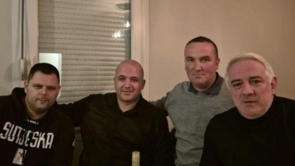 ЧЕТА МАЛА СВИМА НА ЖУЉ СТАЛА: Председник општине Пљевља објавом на друштвеним мрежама изазвао антисрпску хистерију ЧЕТА МАЛА СВИМА НА ЖУЉ СТАЛА: Председник општине Пљевља објавом на друштвеним мрежама изазвао антисрпску хистерију