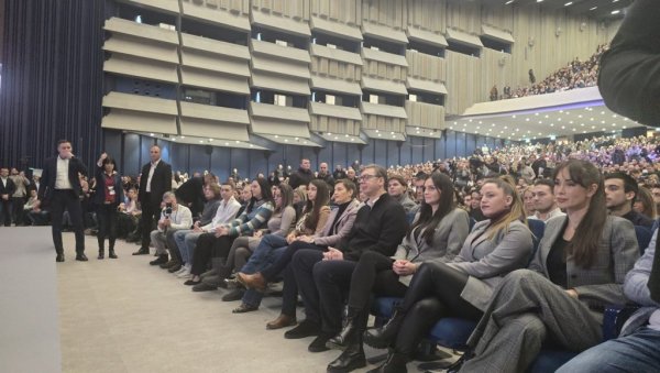 ВУЧИЋЕВА ПОРУКА МЛАДИМА: Мораћемо да се боримо за више правде, за људе који имају идеале, циљеве, који маштају о пристојној Србији ВУЧИЋЕВА ПОРУКА МЛАДИМА: Мораћемо да се боримо за више правде, за људе који имају идеале, циљеве, који маштају о пристојној Србији