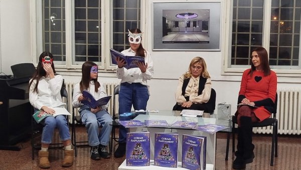 „СОВЉИ ПАРЛАМЕНТ“ У ПАРАЋИНСКОМ КУЛТУРНОМ ЦЕНТРУ: Промовисана књига Наташе Јовановић и Ружице Голубовић (ФОТО) „СОВЉИ ПАРЛАМЕНТ“ У ПАРАЋИНСКОМ КУЛТУРНОМ ЦЕНТРУ: Промовисана књига Наташе Јовановић и Ружице Голубовић (ФОТО)