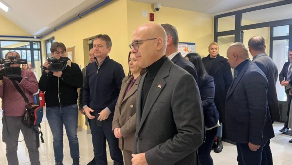 ПРЕМИЈЕР У ЋУПРИЈИ: Милош Вучевић на отварању реконструисаног вртића Шећерко (ФОТО/ВИДЕО) ПРЕМИЈЕР У ЋУПРИЈИ: Милош Вучевић на отварању реконструисаног вртића Шећерко (ФОТО/ВИДЕО)