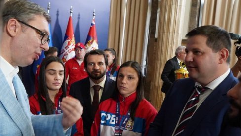 OTVORENO PISMO NENADA BOROVČANINA: Moralna obaveza sportista je da budu uz Vučića OTVORENO PISMO NENADA BOROVČANINA: Moralna obaveza sportista je da budu uz Vučića