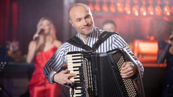 ОВО ЈЕ БИЛА НАЈБОЉА ГОДИНА У МОМ ЖИВОТУ, САМО ЈЕДНО МИ ЈЕ ФАЛИЛО: Аца Софронијевић никад отвореније о каријери, али и љубави (ФОТО/ВИДЕО) ОВО ЈЕ БИЛА НАЈБОЉА ГОДИНА У МОМ ЖИВОТУ, САМО ЈЕДНО МИ ЈЕ ФАЛИЛО: Аца Софронијевић никад отвореније о каријери, али и љубави (ФОТО/ВИДЕО)