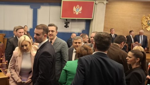 POVEĆANJA NA ČEKANJU: Realizaciju planova odlaže opstrukcija Parlamenta POVEĆANJA NA ČEKANJU: Realizaciju planova odlaže opstrukcija Parlamenta