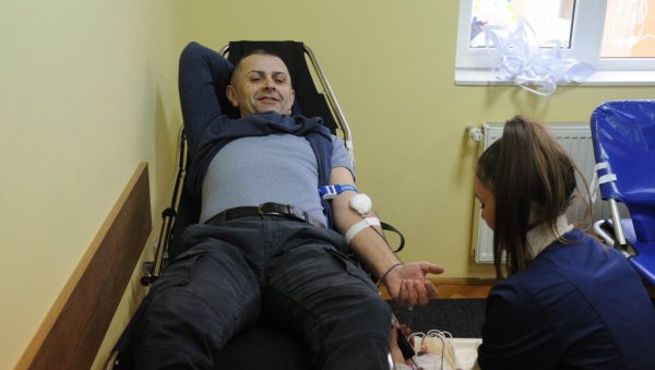 СОЛИДАРНОСТ ЗА ПРИМЕР: У 60 акција Црвеног крста у Краљеву прикупљено 3.000 јединица крви СОЛИДАРНОСТ ЗА ПРИМЕР: У 60 акција Црвеног крста у Краљеву прикупљено 3.000 јединица крви