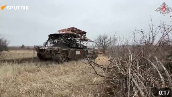 ТОТАЛНА КЛАНИЦА У КУРСКУ: За 24 сата изгубили су више од 600 војника (ВИДЕО) ТОТАЛНА КЛАНИЦА У КУРСКУ: За 24 сата изгубили су више од 600 војника (ВИДЕО)