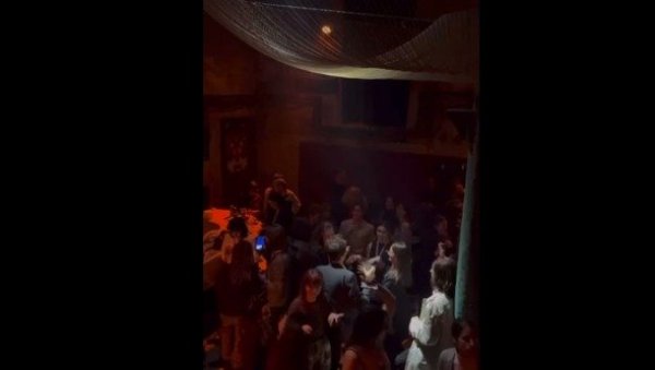 ПИЈУ И ПРОВОДЕ СЕ: Остале наговарају да блокирају факултете недељама (ВИДЕО) ПИЈУ И ПРОВОДЕ СЕ: Остале наговарају да блокирају факултете недељама (ВИДЕО)