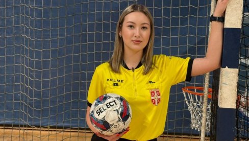 AJDE JANO FUDBAL DA IGRAMO: Fudbalski geni Veselinovićeve, predodređena da bude sudija AJDE JANO FUDBAL DA IGRAMO: Fudbalski geni Veselinovićeve, predodređena da bude sudija