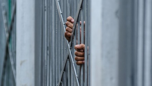 ФРАНЦУЗ ОСУЂЕН НА СМРТ У ИНДОНЕЗИЈИ: Француска тражи његово изручење ФРАНЦУЗ ОСУЂЕН НА СМРТ У ИНДОНЕЗИЈИ: Француска тражи његово изручење