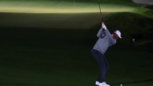 NE IDE NA HAVAJE: Najbolji golfer sveta se povredio u kuhinji, evo i kako NE IDE NA HAVAJE: Najbolji golfer sveta se povredio u kuhinji, evo i kako
