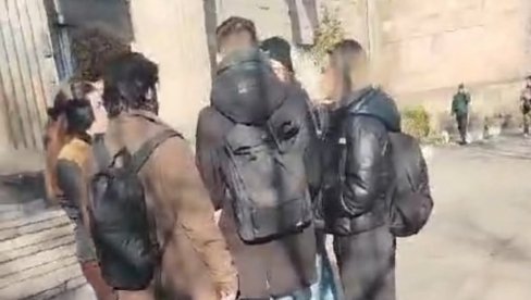 MASKIRANI PROPADNICI SOA U STUDENTE ISPRED HRVATSKE AMBASADE U BEOGRADU: Hrvatsko-ukrajinski udar na Srbiju u toku MASKIRANI PROPADNICI SOA U STUDENTE ISPRED HRVATSKE AMBASADE U BEOGRADU: Hrvatsko-ukrajinski udar na Srbiju u toku