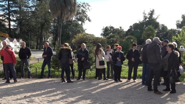 НОВИ ПРОТЕСТ БИВШИХ РАДНИКА ВЕКТРА БОКЕ: Упркос судским одлукама траже стечај НОВИ ПРОТЕСТ БИВШИХ РАДНИКА ВЕКТРА БОКЕ: Упркос судским одлукама траже стечај