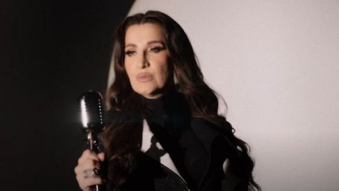 BRANIM SE: Mira Škorić priredila muzičko i povratničko iznenađenje (FOTO/VIDEO) BRANIM SE: Mira Škorić priredila muzičko i povratničko iznenađenje (FOTO/VIDEO)