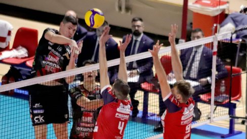 PODRAŠČANINU SE SMEŠI TROFEJ: Odbojkaši Lubea, za koji igra naš nekadašnji reprezentativac, izborili finale Kupa izazivača PODRAŠČANINU SE SMEŠI TROFEJ: Odbojkaši Lubea, za koji igra naš nekadašnji reprezentativac, izborili finale Kupa izazivača