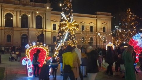 DOČEK NOVE GODINE NA KRAGUJEVAČKIM TRGOVIMA: Koncerti Jelene Karleuše i Generacije 5 DOČEK NOVE GODINE NA KRAGUJEVAČKIM TRGOVIMA: Koncerti Jelene Karleuše i Generacije 5