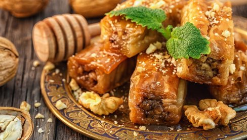 POSNO, A NIKAD UKUSNIJE: Baklava sa suvim šljivama POSNO, A NIKAD UKUSNIJE: Baklava sa suvim šljivama