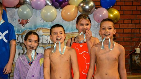 SA DVA TAKMIČENJA 10 MEDALJA: Sjajan kraj godine za paraćinski „Posejdon“ (FOTO) SA DVA TAKMIČENJA 10 MEDALJA: Sjajan kraj godine za paraćinski „Posejdon“ (FOTO)