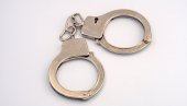 U DŽEPU DROGA, U STANU PIŠTOLJ SA MECIMA U OKVIRU: Uhapšen Novosađanin osumnjičen za nelegalno oružje i trgovinu narkoticima