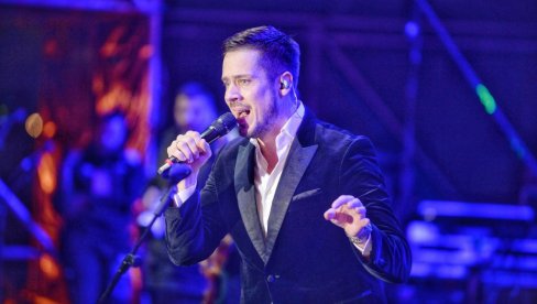 NIKOLA ROKVIĆ U VELIKOM NOVOGODIŠNJEM INTERVJUU ZA NOVOSTI: Poklanjajmo ljubav, samo se ona tako umnožava (FOTO) NIKOLA ROKVIĆ U VELIKOM NOVOGODIŠNJEM INTERVJUU ZA NOVOSTI: Poklanjajmo ljubav, samo se ona tako umnožava (FOTO)