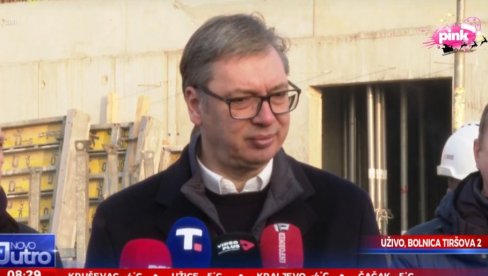 VUČIĆ: Zdravstvenim radnicima i dodatno povećanje plata, pored januarskog od osam odsto VUČIĆ: Zdravstvenim radnicima i dodatno povećanje plata, pored januarskog od osam odsto