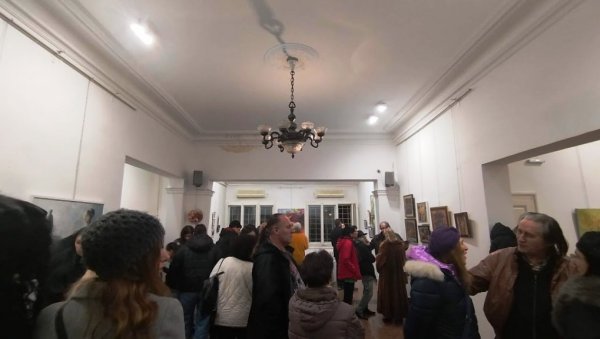 НА НОВОГОДИШЊОЈ ИЗЛОЖБИ 80 РАДОВА: Параћински Културни центар „одјавио“ ову годину (ФОТО) НА НОВОГОДИШЊОЈ ИЗЛОЖБИ 80 РАДОВА: Параћински Културни центар „одјавио“ ову годину (ФОТО)
