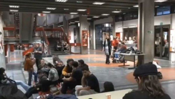 ФАРСА ЗВАНА ПЛЕНУМ: Политичка злоупотреба која наноси штету студентима који би да уче и полажу испите (ВИДЕО) ФАРСА ЗВАНА ПЛЕНУМ: Политичка злоупотреба која наноси штету студентима који би да уче и полажу испите (ВИДЕО)