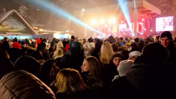ОВАКО СЕ СЛАВИ НА ЗЛАТИБОРУ: Дочек Нове 2025. године на једној од најлепших планина у Србији и региону (ФОТО/ВИДЕО) ОВАКО СЕ СЛАВИ НА ЗЛАТИБОРУ: Дочек Нове 2025. године на једној од најлепших планина у Србији и региону (ФОТО/ВИДЕО)