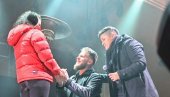 PRELEPO: Veridba na koncertu Marije Šerifović u Beogradu na vodi (FOTO) PRELEPO: Veridba na koncertu Marije Šerifović u Beogradu na vodi (FOTO)