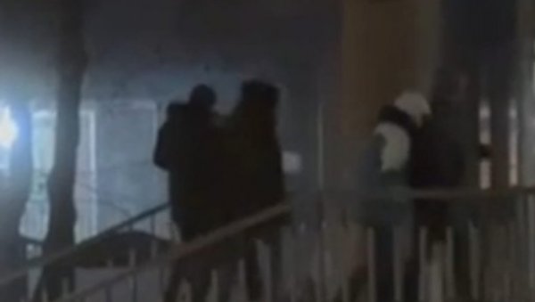 КАРТОН ПИВА ЗА СТУДЕНТЕ НА ПМФ-у: У знак жалости, веселе се уз алкохол на факултетима (ВИДЕО) КАРТОН ПИВА ЗА СТУДЕНТЕ НА ПМФ-у: У знак жалости, веселе се уз алкохол на факултетима (ВИДЕО)