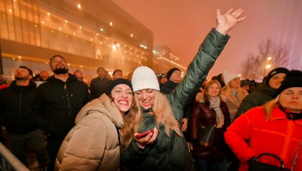 ВЕЛИЧАНСТВЕНО: Овако је изгледао дочек Нове године у Београду на води (ВИДЕО) ВЕЛИЧАНСТВЕНО: Овако је изгледао дочек Нове године у Београду на води (ВИДЕО)