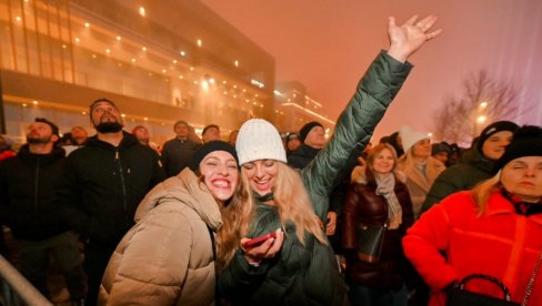VELIČANSTVENO: Ovako je izgledao doček Nove godine u Beogradu na vodi (VIDEO) VELIČANSTVENO: Ovako je izgledao doček Nove godine u Beogradu na vodi (VIDEO)