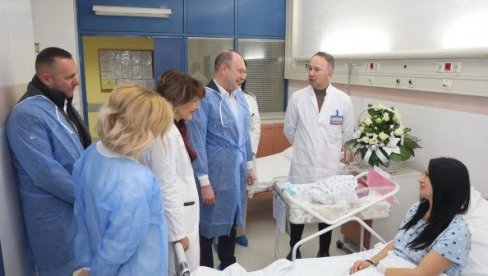 NIKOLI 300 HILJADA OD GRADA : Porodica Živković dobila prinovu u Novoj godini, prvu u Novom Sadu NIKOLI 300 HILJADA OD GRADA : Porodica Živković dobila prinovu u Novoj godini, prvu u Novom Sadu