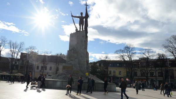 БEЗ ИНЦИДЕНАТА: У Краљеву мирна новогодишња ноћ БEЗ ИНЦИДЕНАТА: У Краљеву мирна новогодишња ноћ