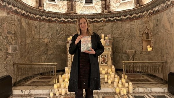 ТОПЛИНА ЉУДИ У СРБИЈИ МИ ЈЕ У СРЦУ: Ексклузивно - Трејси Шевалије за Новости ТОПЛИНА ЉУДИ У СРБИЈИ МИ ЈЕ У СРЦУ: Ексклузивно - Трејси Шевалије за Новости