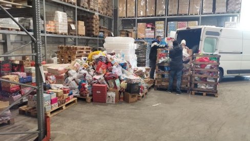 DA ZNAJU DA IH VOLIMO: Tradicionalna akcija Eparhije bačke za decu na KiM (FOTO) DA ZNAJU DA IH VOLIMO: Tradicionalna akcija Eparhije bačke za decu na KiM (FOTO)