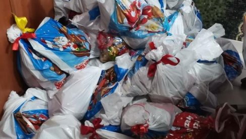 ČAROLIJA PRAZNIKA: Paketići malim Mladenovčanima na Savindan ČAROLIJA PRAZNIKA: Paketići malim Mladenovčanima na Savindan