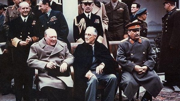 ЧЕТВОРОСТРУКИ ПРЕДСЕДНИК САД: Пре 80 година Рузвелт 4. пут изабран за првог човека Сједињених Америчких Држава ЧЕТВОРОСТРУКИ ПРЕДСЕДНИК САД: Пре 80 година Рузвелт 4. пут изабран за првог човека Сједињених Америчких Држава