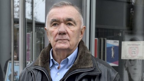 HOĆE LI NEKO DA PRIKOČI PRED PROVALIJOM? Intervju - Dušan Kovačević, dramski pisac i akademik HOĆE LI NEKO DA PRIKOČI PRED PROVALIJOM? Intervju - Dušan Kovačević, dramski pisac i akademik