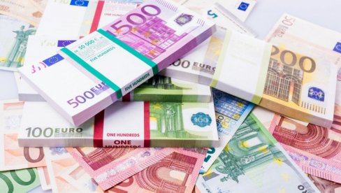 LUDILO! Ume sa loptom i ima dnevnicu od 150.000 dolara! LUDILO! Ume sa loptom i ima dnevnicu od 150.000 dolara!