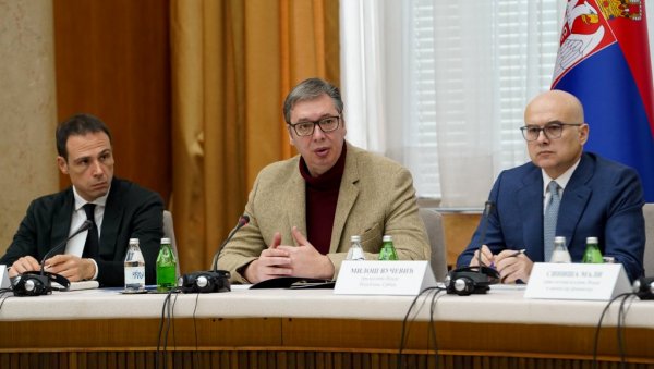 ВУЧИЋ СЕ ОБРАТИО НА СЕДНИЦИ ВЛАДЕ: Протести падају захваљујући њиховим грешкама - Имаћемо све веће притиске око КиМ (ВИДЕО) ВУЧИЋ СЕ ОБРАТИО НА СЕДНИЦИ ВЛАДЕ: Протести падају захваљујући њиховим грешкама - Имаћемо све веће притиске око КиМ (ВИДЕО)