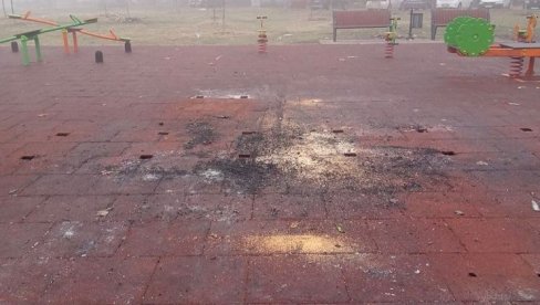 DECA OD 12 I 13 GODINA SPALILA DEČJI PARK U PANČEVU: Kad im kažeš da ne uništavaju, zaleću se da udare DECA OD 12 I 13 GODINA SPALILA DEČJI PARK U PANČEVU: Kad im kažeš da ne uništavaju, zaleću se da udare