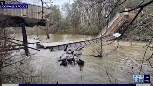SRUŠILA SE ŽELEZNIČKA TERETNA KOMPOZICIJA: Dramatične scene u Americi, poznato da li ima žrtava (VIDEO) SRUŠILA SE ŽELEZNIČKA TERETNA KOMPOZICIJA: Dramatične scene u Americi, poznato da li ima žrtava (VIDEO)
