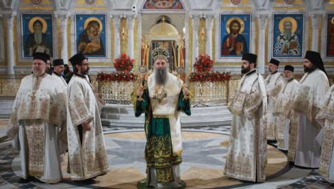 TREBA NAM MIR MEĐU BRAĆOM, U DRŽAVI I NARODU: Božićna poslanica patrijarha Porfirija i svih arhijereja Srpske pravoslavne crkve TREBA NAM MIR MEĐU BRAĆOM, U DRŽAVI I NARODU: Božićna poslanica patrijarha Porfirija i svih arhijereja Srpske pravoslavne crkve