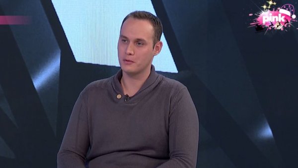 СТУДЕНТ ОТКРИО: Блокаде факултета кренуле са факултета где је главни Динко Грухоњић који би отварао пабове у српским црквама СТУДЕНТ ОТКРИО: Блокаде факултета кренуле са факултета где је главни Динко Грухоњић који би отварао пабове у српским црквама