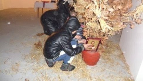 Sabrano pred izazove: Božićna čestitka gradonačelnice Loznice Dragane Lukić Sabrano pred izazove: Božićna čestitka gradonačelnice Loznice Dragane Lukić